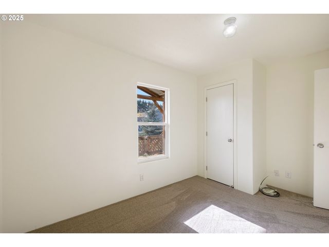 82849 MINNICK Rd, Dexter, OR 97431