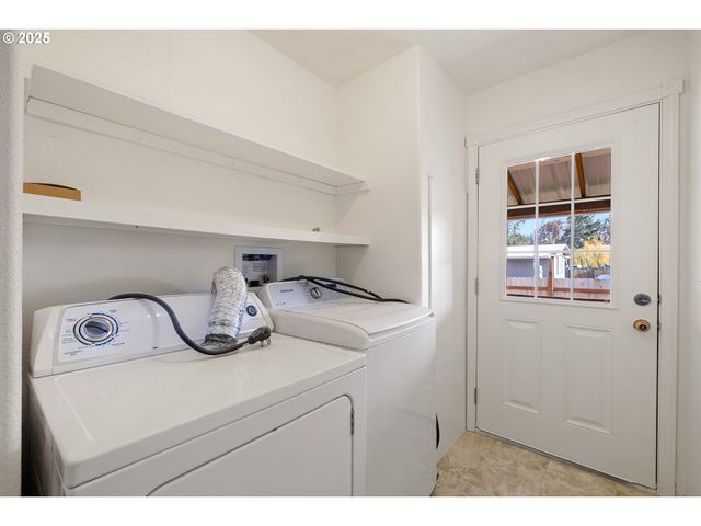 82849 MINNICK Rd, Dexter, OR 97431