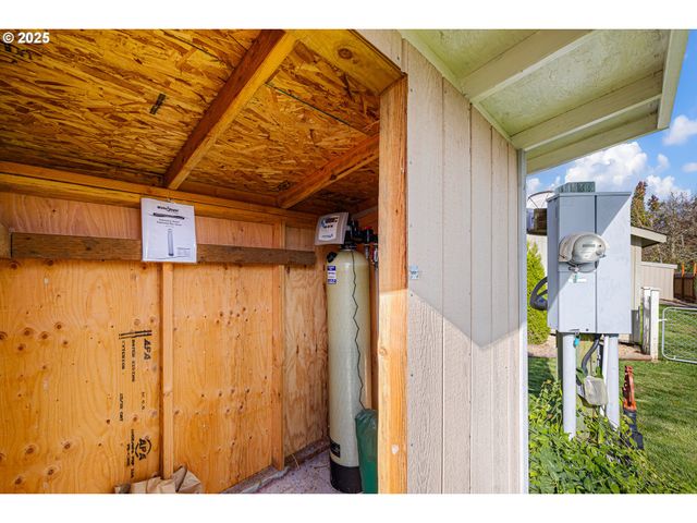 82849 MINNICK Rd, Dexter, OR 97431