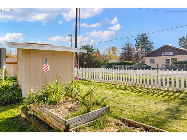 82849 MINNICK Rd, Dexter, OR 97431