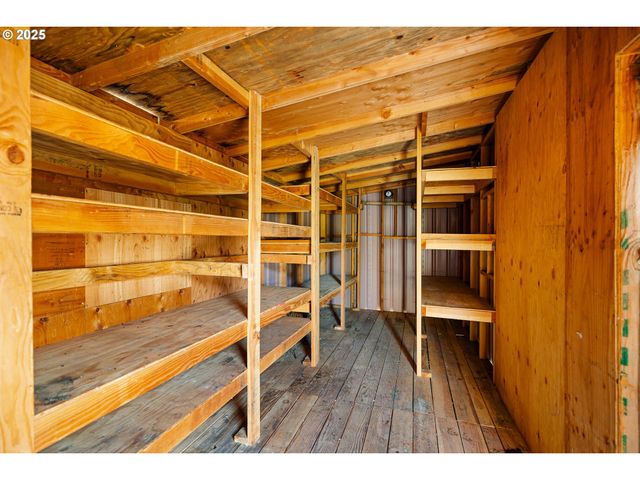 82849 MINNICK Rd, Dexter, OR 97431