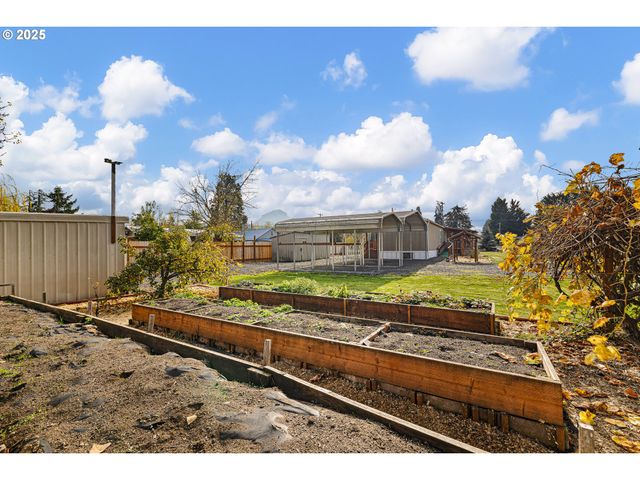 82849 MINNICK Rd, Dexter, OR 97431