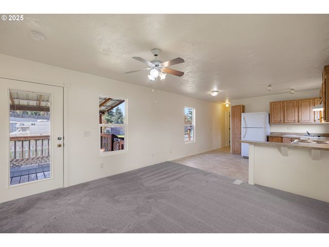 82849 MINNICK Rd, Dexter, OR 97431