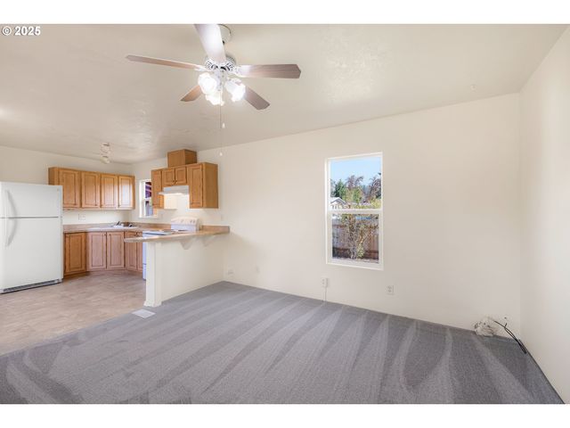 82849 MINNICK Rd, Dexter, OR 97431