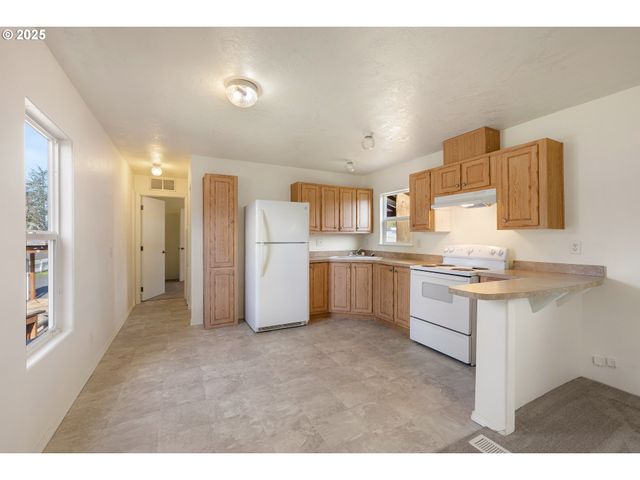 82849 MINNICK Rd, Dexter, OR 97431