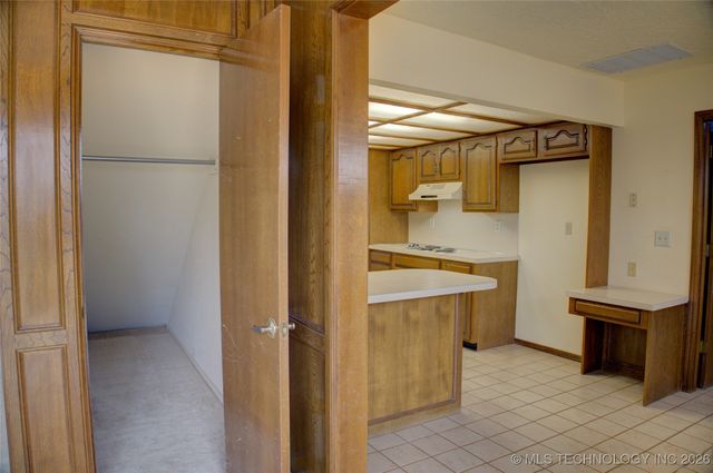 8305 S 5th Street, Broken Arrow, OK 74011