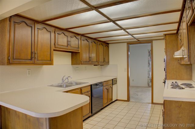 8305 S 5th Street, Broken Arrow, OK 74011