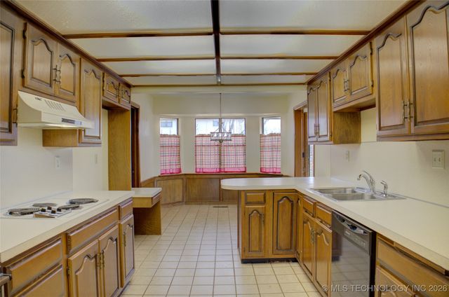 8305 S 5th Street, Broken Arrow, OK 74011