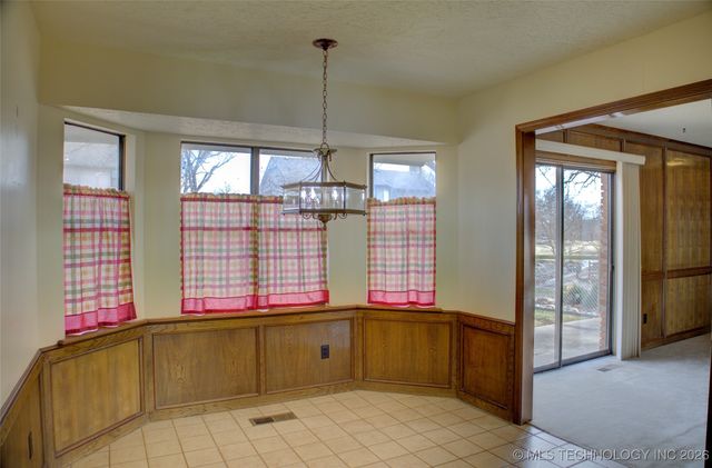 8305 S 5th Street, Broken Arrow, OK 74011