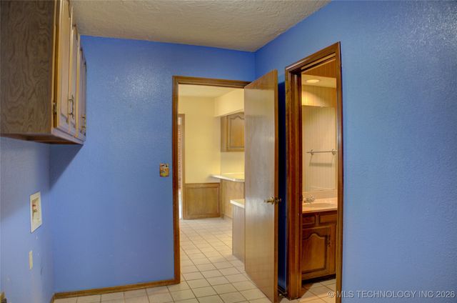 8305 S 5th Street, Broken Arrow, OK 74011