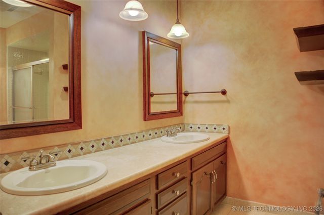 8305 S 5th Street, Broken Arrow, OK 74011