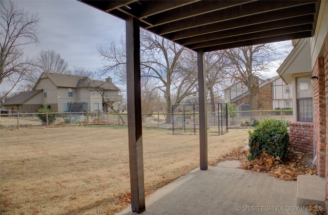 8305 S 5th Street, Broken Arrow, OK 74011