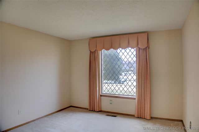 8305 S 5th Street, Broken Arrow, OK 74011