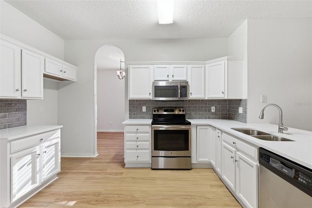 10232 GRANT CREEK DRIVE, Tampa, FL 33647