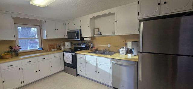 103 W Richway Drive, Albert Lea, MN 56007