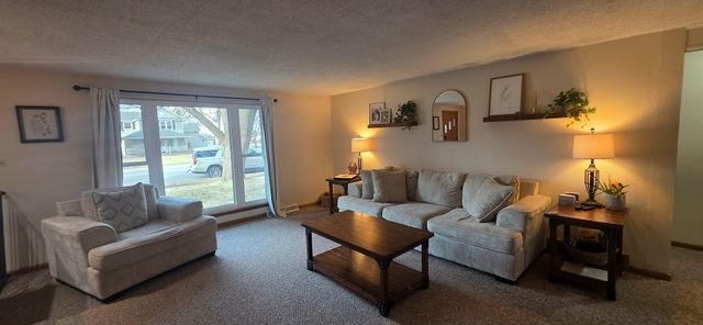 103 W Richway Drive, Albert Lea, MN 56007