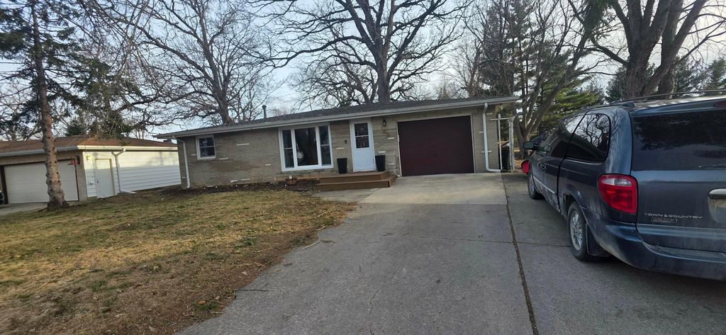 103 W Richway Drive, Albert Lea, MN 56007