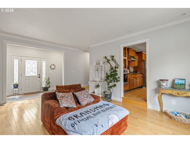 137 N RIVER Dr, Roseburg, OR 97470