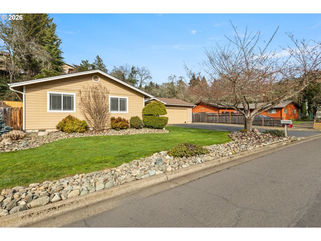 137 N RIVER Dr, Roseburg, OR 97470
