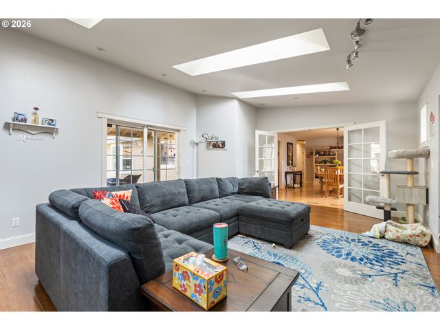 137 N RIVER Dr, Roseburg, OR 97470