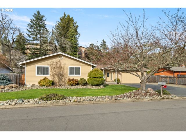 137 N RIVER Dr, Roseburg, OR 97470