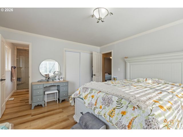 137 N RIVER Dr, Roseburg, OR 97470