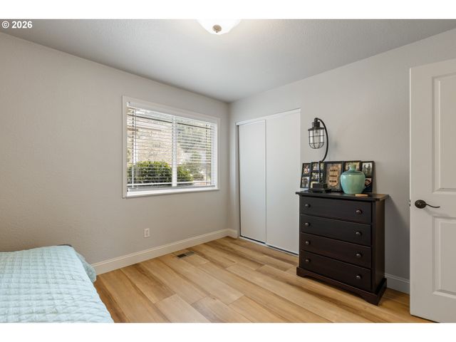 137 N RIVER Dr, Roseburg, OR 97470