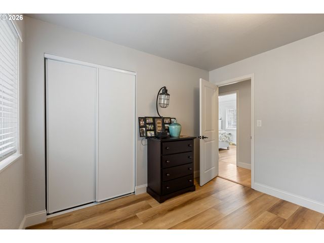 137 N RIVER Dr, Roseburg, OR 97470