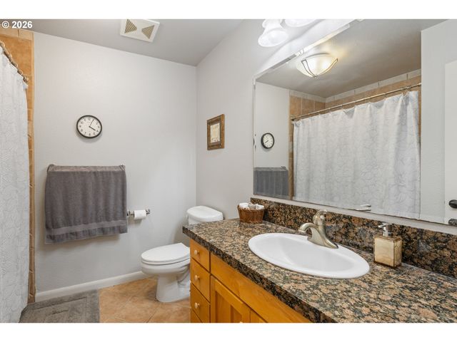 137 N RIVER Dr, Roseburg, OR 97470