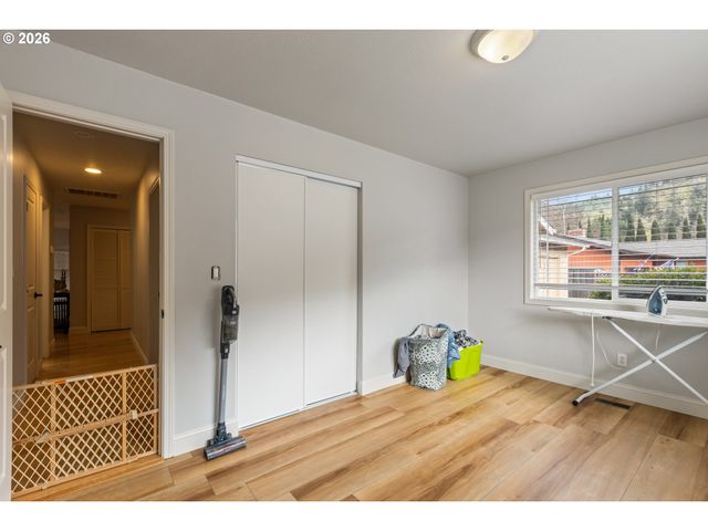 137 N RIVER Dr, Roseburg, OR 97470