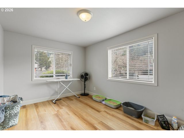 137 N RIVER Dr, Roseburg, OR 97470