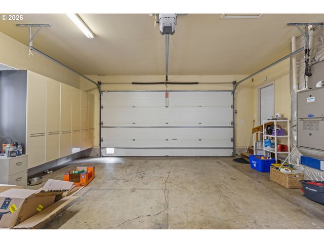 137 N RIVER Dr, Roseburg, OR 97470