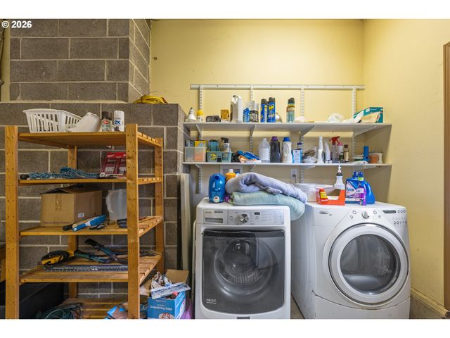 137 N RIVER Dr, Roseburg, OR 97470