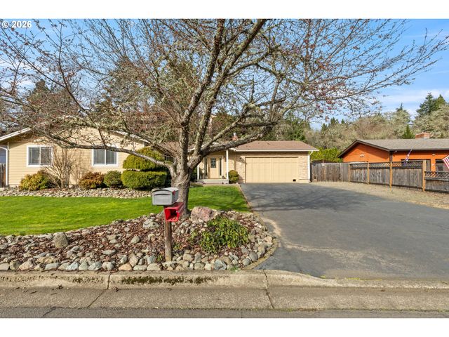137 N RIVER Dr, Roseburg, OR 97470