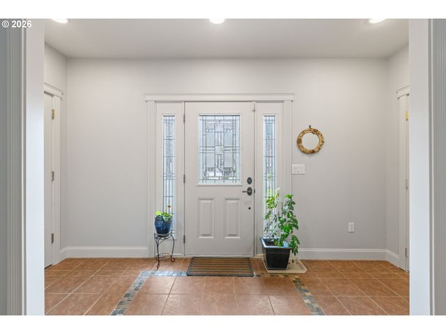 137 N RIVER Dr, Roseburg, OR 97470