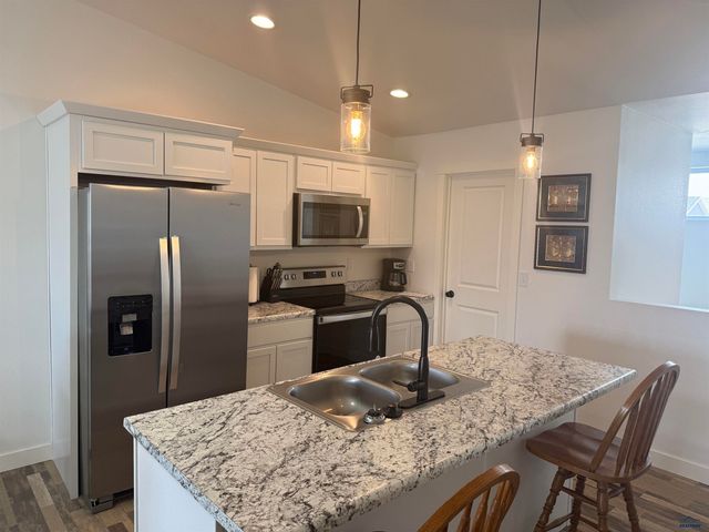409 NIGHTHAWK DR, Box Elder, SD 57719