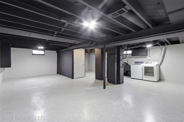 1714 E Hayes Avenue, Hazel Park, MI 48030