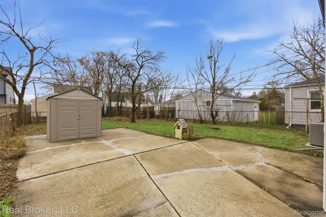 1714 E Hayes Avenue, Hazel Park, MI 48030