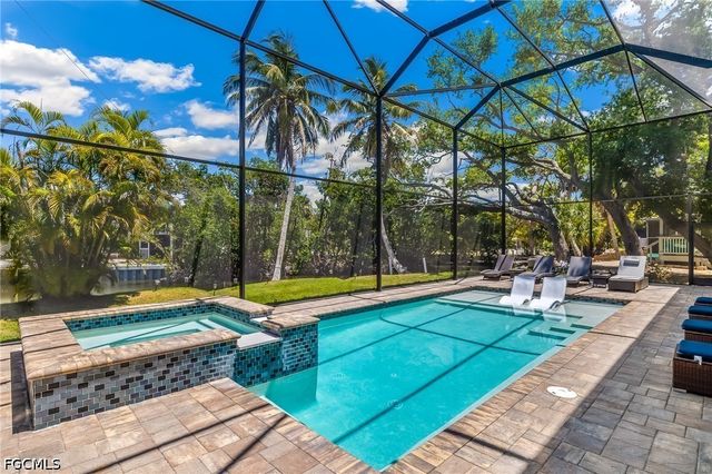 5809 Lauder ST, Fort Myers Beach, FL 33931