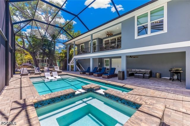 5809 Lauder ST, Fort Myers Beach, FL 33931
