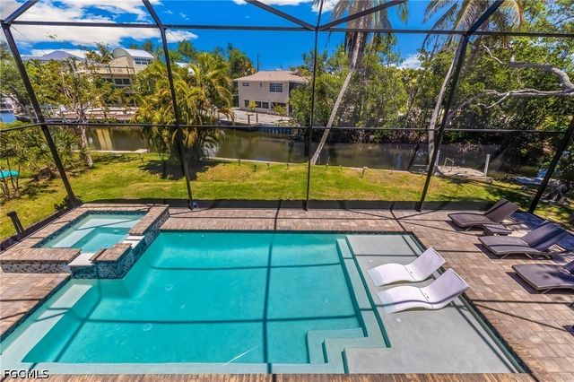 5809 Lauder ST, Fort Myers Beach, FL 33931