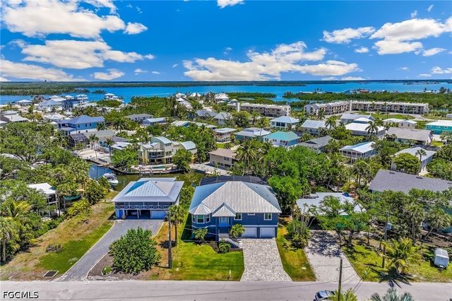 5809 Lauder ST, Fort Myers Beach, FL 33931