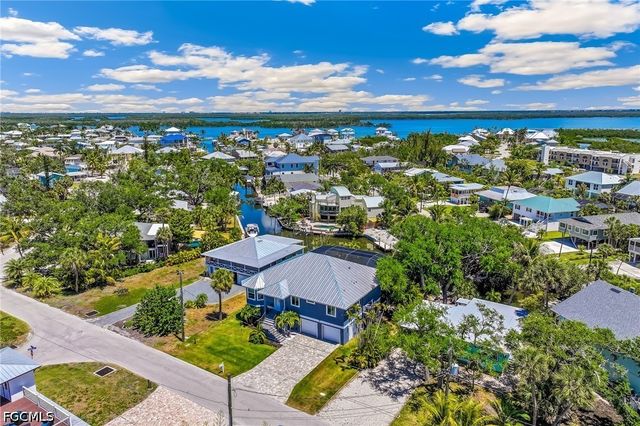 5809 Lauder ST, Fort Myers Beach, FL 33931