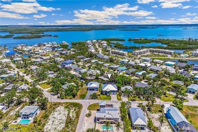 5809 Lauder ST, Fort Myers Beach, FL 33931