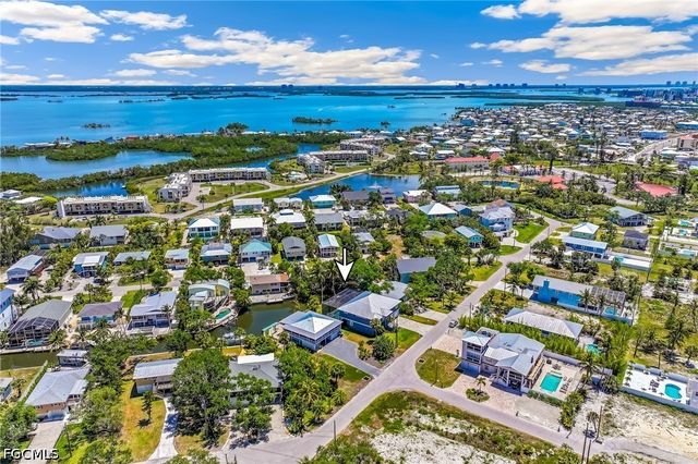 5809 Lauder ST, Fort Myers Beach, FL 33931