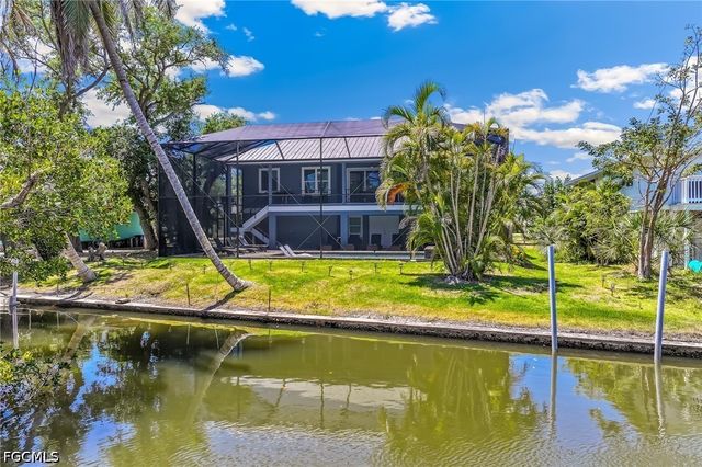 5809 Lauder ST, Fort Myers Beach, FL 33931