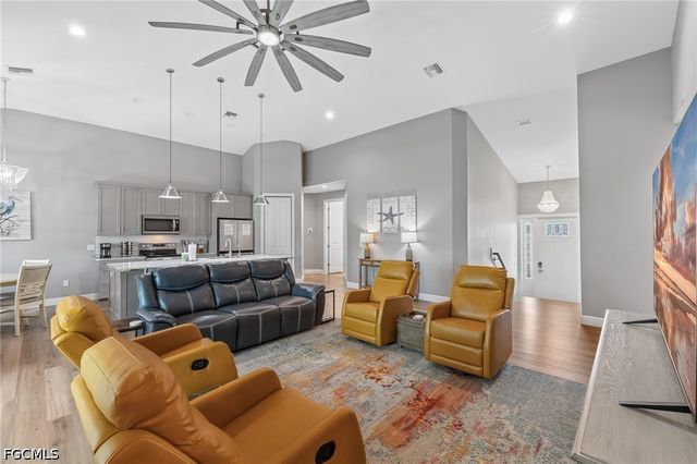 5809 Lauder ST, Fort Myers Beach, FL 33931