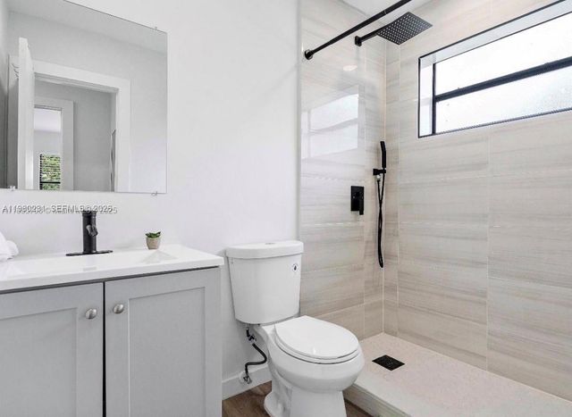 584 NW 30th St, Miami, FL 33127