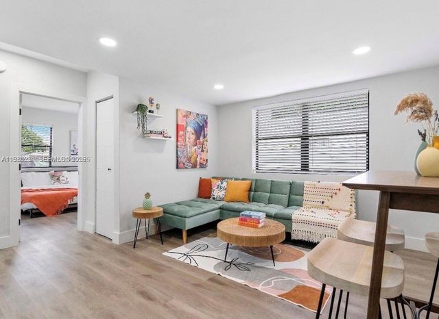 584 NW 30th St, Miami, FL 33127