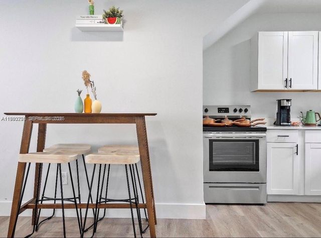 584 NW 30th St, Miami, FL 33127